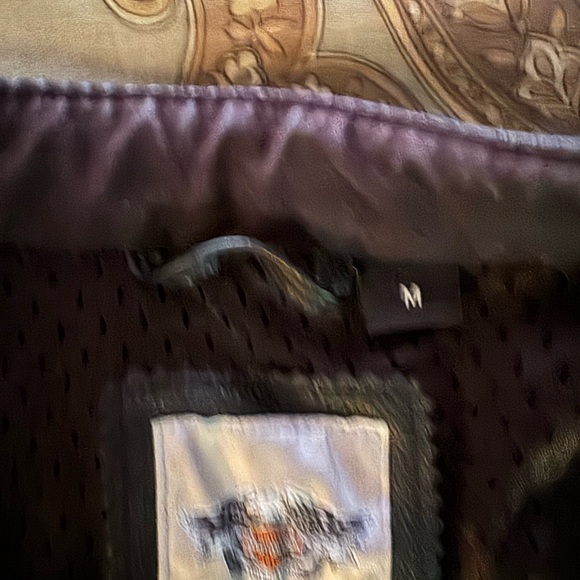Harley Davidson leather jacket , in new condition. smoke free and pet free home. - Picture 3 of 5